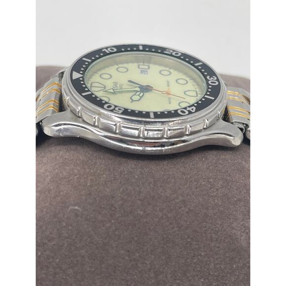 Vintage Rare Pulsar by Seiko V532-8060 100M WR Dive Jumbo Case Watch Date - Picture 4 of 7